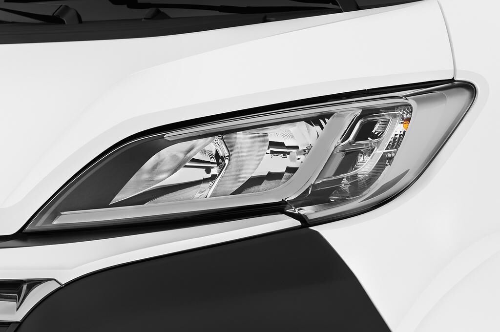 Citroen Jumper Combi (Baujahr 2018) Shine 4 Türen Scheinwerfer
