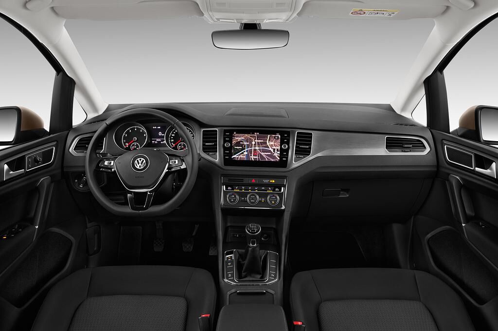 Volkswagen Golf Sportsvan (Baujahr 2018) Comfortline 5 Türen Cockpit und Innenraum