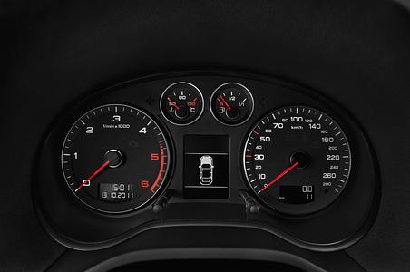 Audi A3 (Baujahr 2013) Ambition 3 Türen Tacho und Fahrerinstrumente