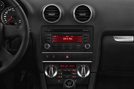 Audi A3 (Baujahr 2013) Ambition 3 Türen Mittelkonsole