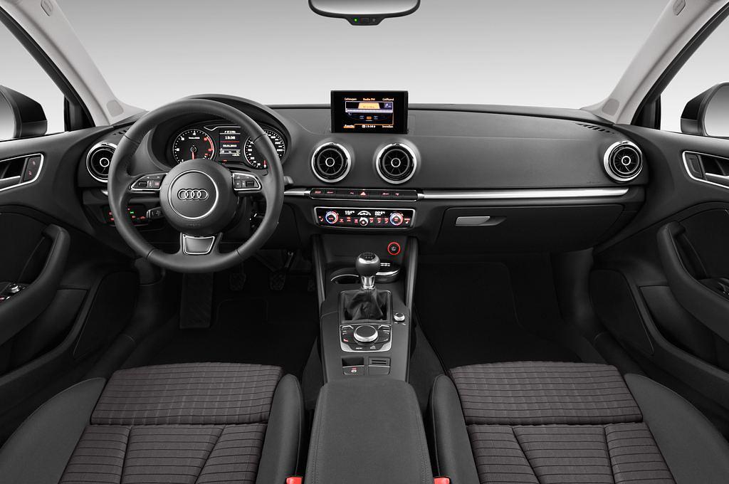 Audi A3 (Baujahr 2016) Ambition 4 Türen Cockpit und Innenraum