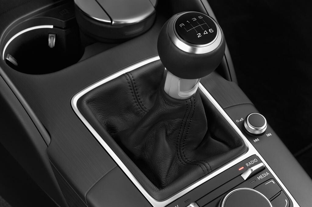 Audi A3 (Baujahr 2016) Ambition 4 Türen Schalthebel