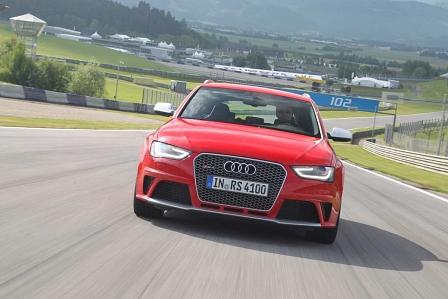 Der Hubraum des Audi RS4 Avant ist 4,2 Liter groß.