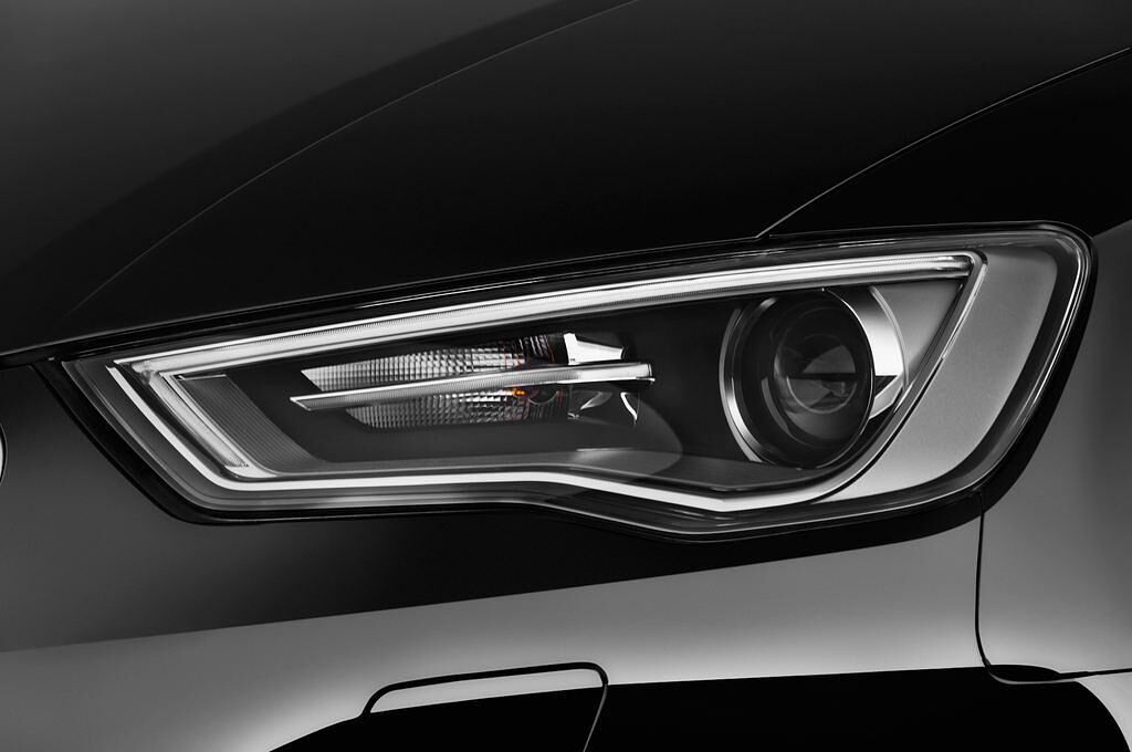 Audi A3 (Baujahr 2016) Ambition 4 Türen Scheinwerfer