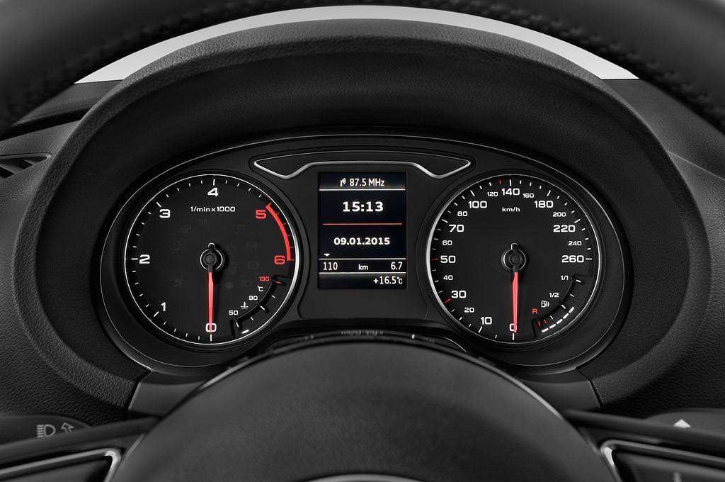 Audi A3 (Baujahr 2016) Ambition 4 Türen Tacho und Fahrerinstrumente