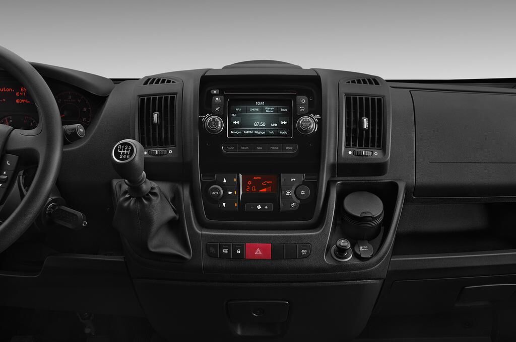 Citroen Jumper Combi (Baujahr 2018) Shine 4 Türen Mittelkonsole