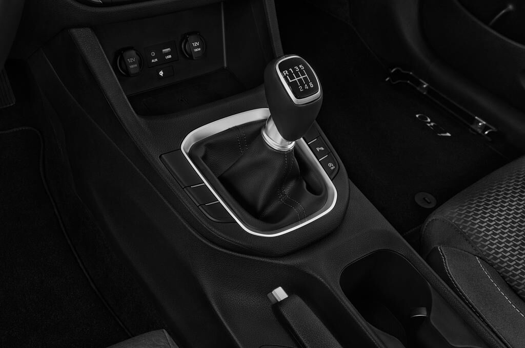 Hyundai i30 (Baujahr 2018) Trend 5 Türen Schalthebel