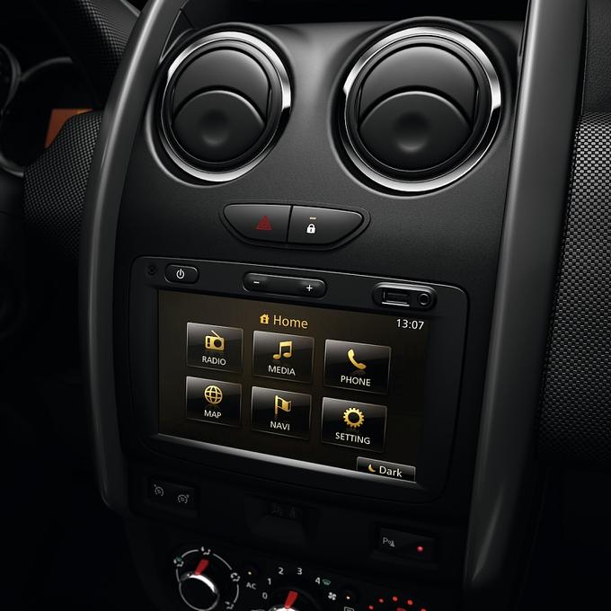 Der Navi-Bildschirm sitzt recht tief