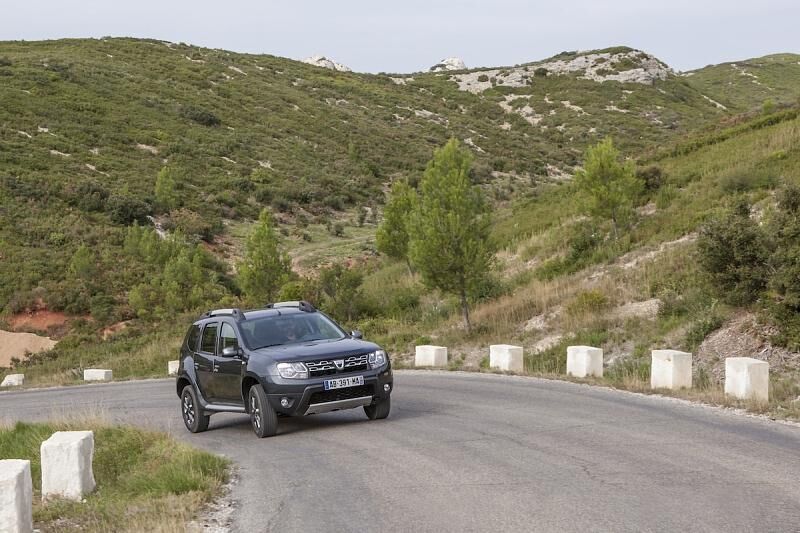 In 12,9 Sekunden beschleunigt der Dacia Duster von null auf hundert