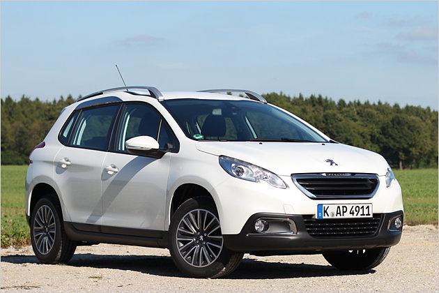 Chromrahmen zieren Kühlergrill und Nebellampen