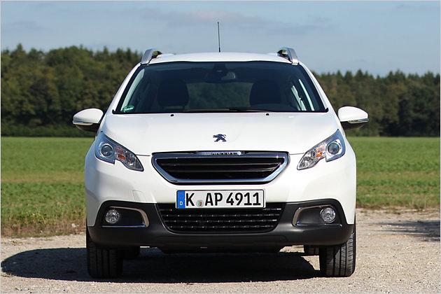 Auch die Frontscheinwerfer sind auffällig designt