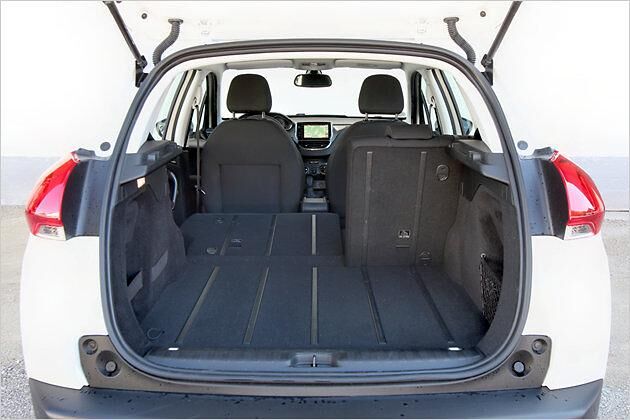 Die Rücklehne lässt sich in zwei Teilen klappen