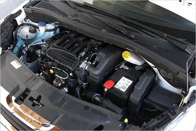 Im Testwagen schnurrt ein Dreizylinder-Otto mit 82 PS