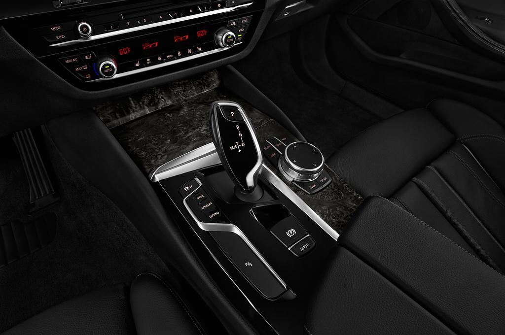 BMW 5 Series (Baujahr 2018) Sport 4 Türen Schalthebel