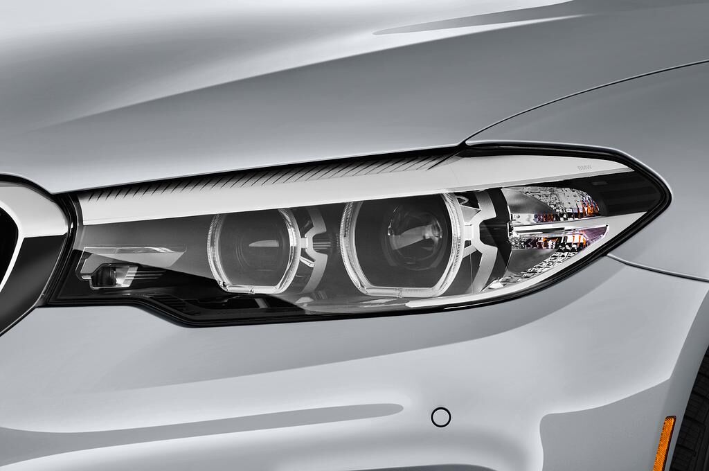BMW 5 Series (Baujahr 2018) Sport 4 Türen Scheinwerfer