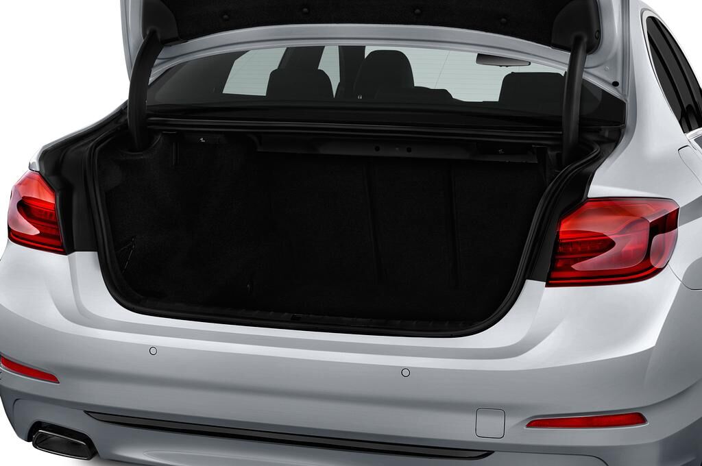 BMW 5 Series (Baujahr 2018) Sport 4 Türen Kofferraum