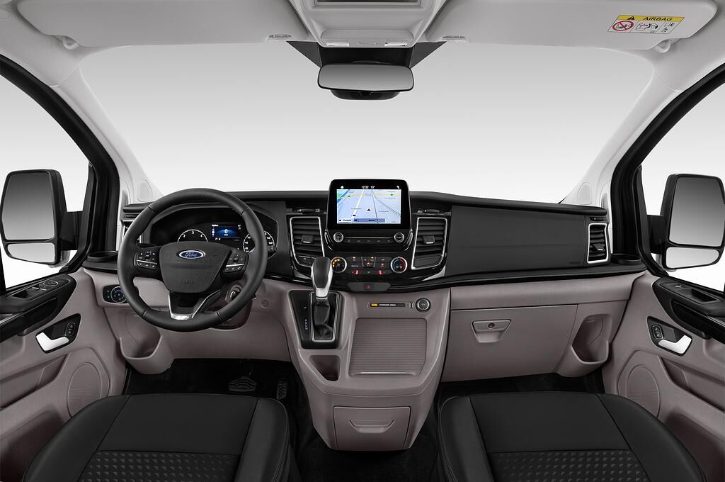 Ford Tourneo Custom (Baujahr 2018) Sport 5 Türen Cockpit und Innenraum