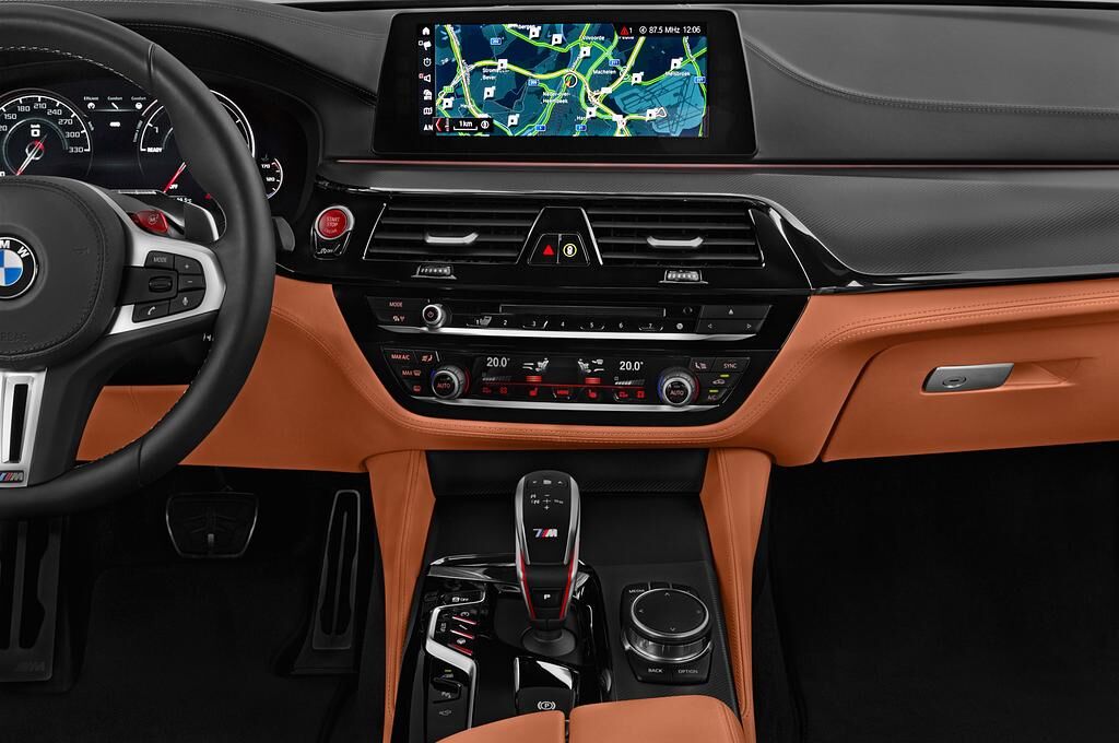 BMW M5 (Baujahr 2018) - 4 Türen Mittelkonsole