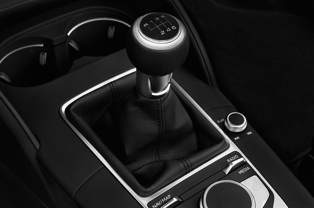 Audi A3 (Baujahr 2017) Design 2 Türen Schalthebel