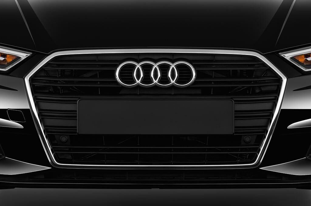 Audi A3 (Baujahr 2017) Design 2 Türen Kühlergrill und Scheinwerfer