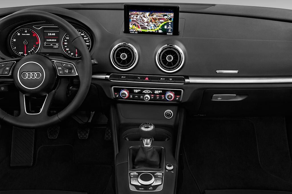 Audi A3 (Baujahr 2017) Design 2 Türen Mittelkonsole
