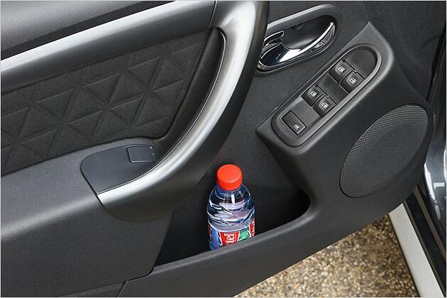 Als erster Dacia hat der Duster die Schalter für die elektrischen Fensterheber in der Tür