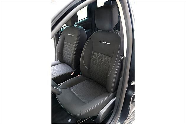 Die Vordersitze bieten guten Seitenhalt, allerdings ist die Beinauflage zu kurz