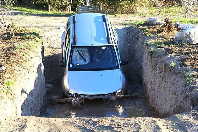 Gar nicht wasserscheu: Mit Allrad zeigt der Duster ein beachtliches Geländetalent