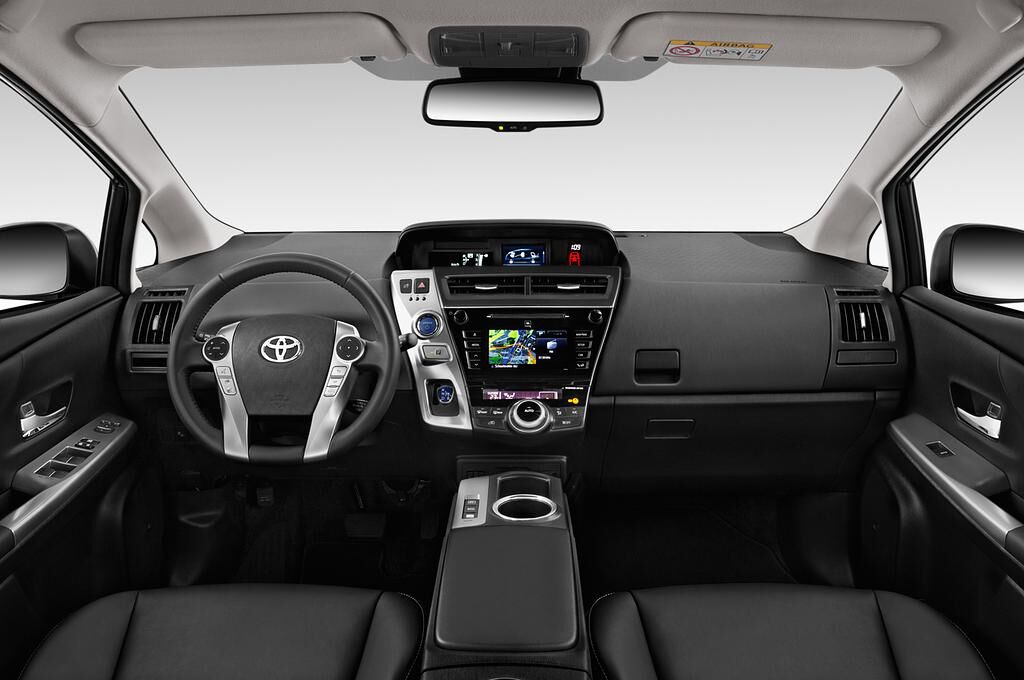 Toyota Grand Prius+ (Baujahr 2018) Executive 5 Türen Cockpit und Innenraum