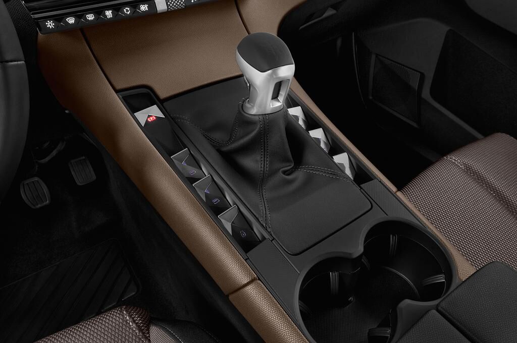 DS DS7 Crossback (Baujahr 2018) Be Chic 5 Türen Schalthebel