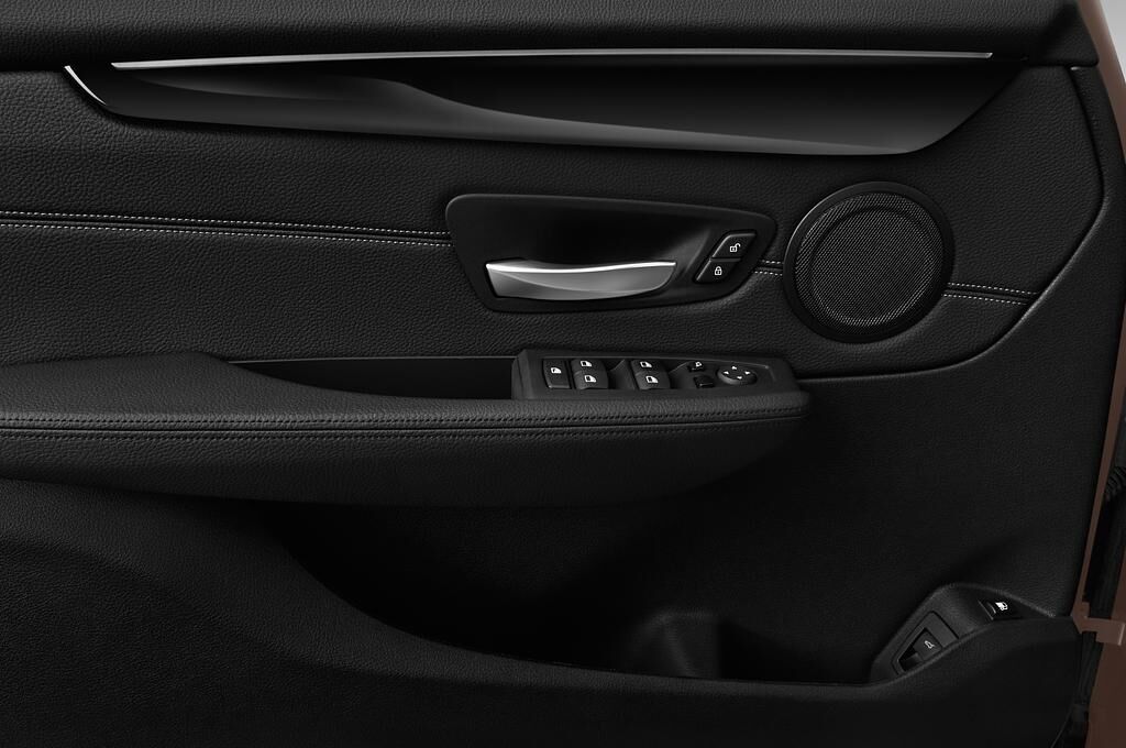 BMW 2 Series Active Tourer (Baujahr 2018) iperformance Sport Line 5 Türen Bedienungselemente Tür