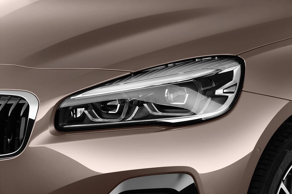 BMW 2 Series Active Tourer (Baujahr 2018) iperformance Sport Line 5 Türen Scheinwerfer
