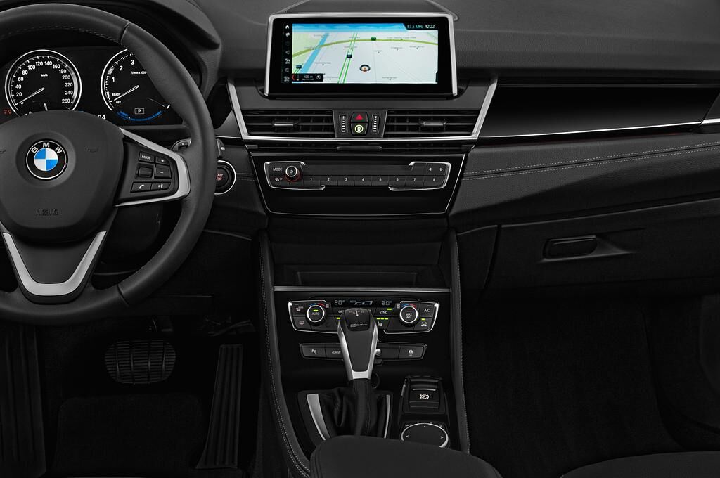 BMW 2 Series Active Tourer (Baujahr 2018) iperformance Sport Line 5 Türen Mittelkonsole
