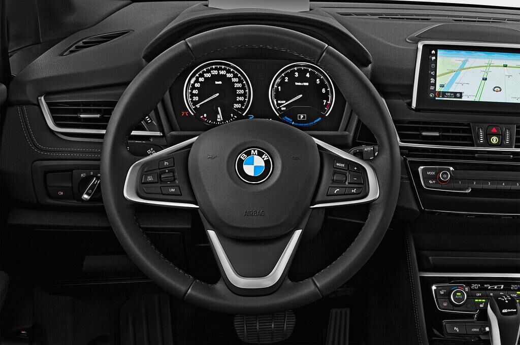 BMW 2 Series Active Tourer (Baujahr 2018) iperformance Sport Line 5 Türen Lenkrad