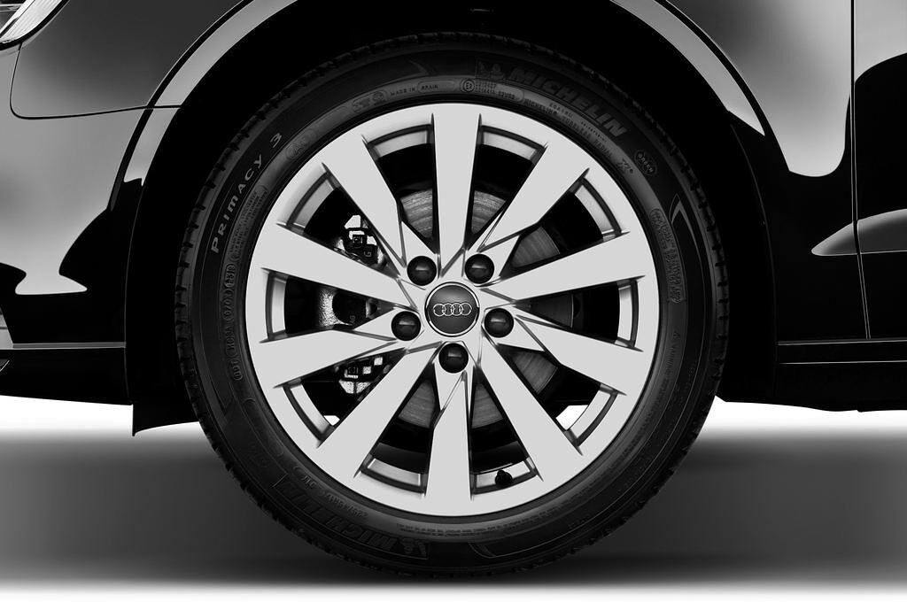 Audi A3 (Baujahr 2017) Design 2 Türen Reifen und Felge