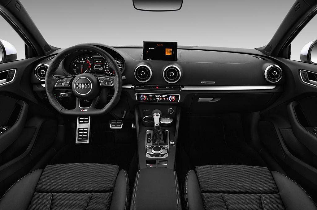 Audi A3 (Baujahr 2017) - 4 Türen Cockpit und Innenraum