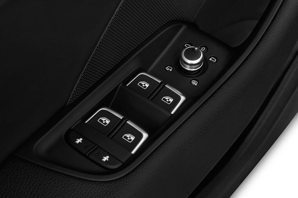 Audi A3 (Baujahr 2017) - 4 Türen Bedienungselemente Tür