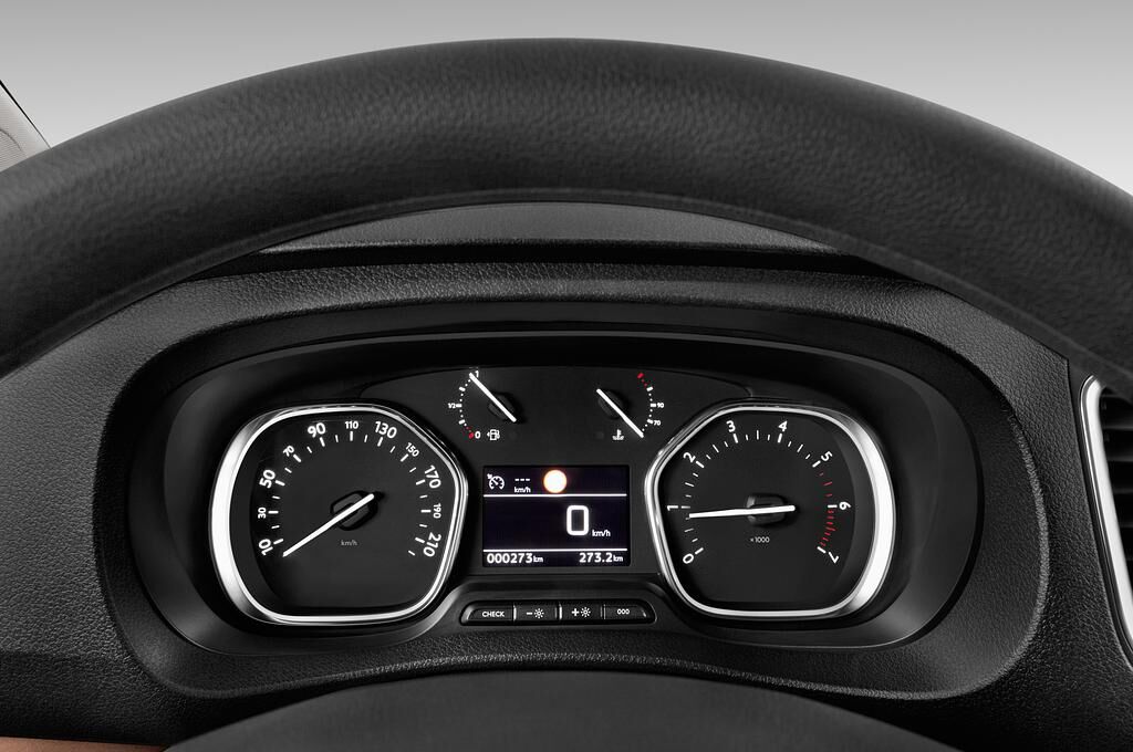 Toyota Proace Verso (Baujahr 2018) Executive 5 Türen Tacho und Fahrerinstrumente