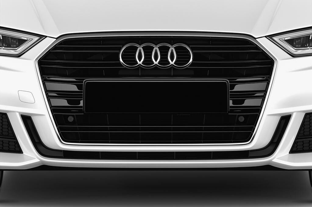 Audi A3 (Baujahr 2017) - 4 Türen Kühlergrill und Scheinwerfer