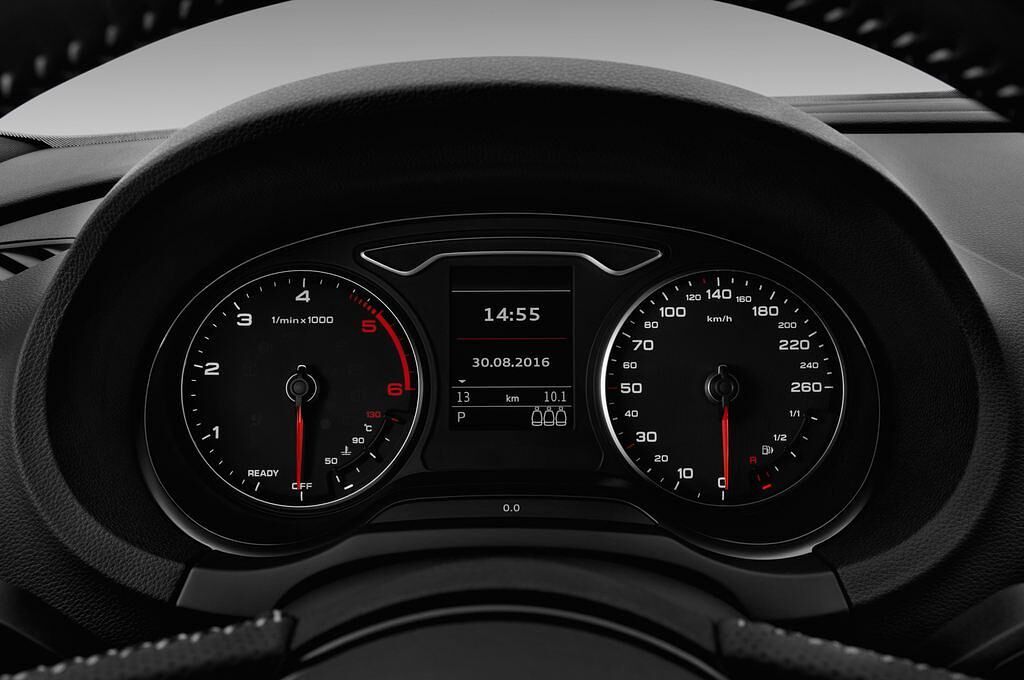 Audi A3 (Baujahr 2017) - 4 Türen Tacho und Fahrerinstrumente