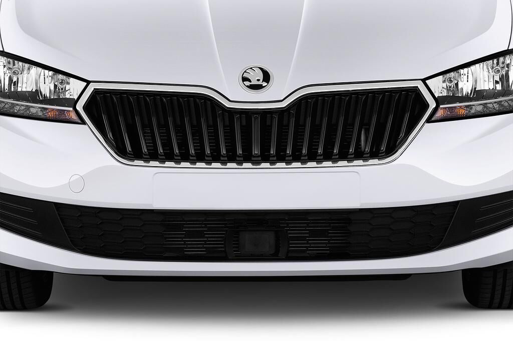 Skoda Fabia (Baujahr 2018) Ambition 5 Türen Kühlergrill und Scheinwerfer