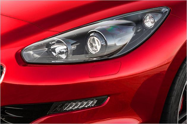 Xenonscheinwerfer gehören beim RCZ R zur Serienausstattung