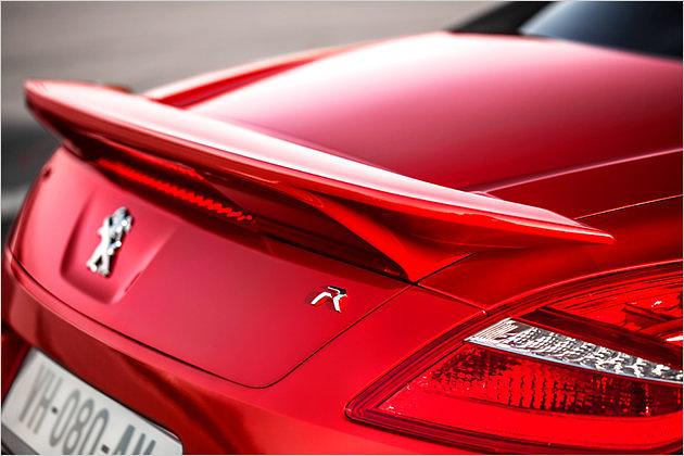 Auffälliges Erkennungszeichen des RCZ R ist der feststehende Heckspoiler