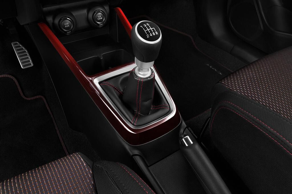 Suzuki Swift Sport (Baujahr 2018) Base 5 Türen Schalthebel