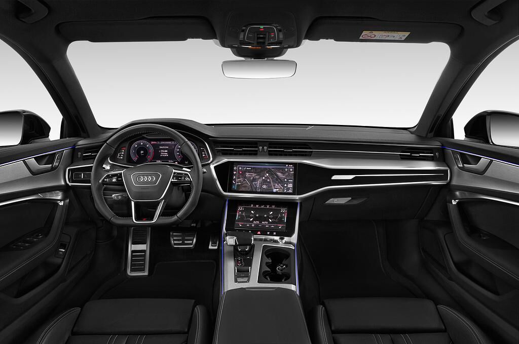 Audi A6 Avant (Baujahr 2019) Sport 5 Türen Cockpit und Innenraum