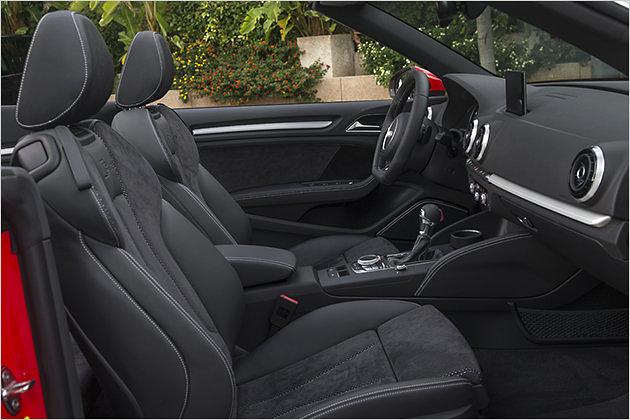 Die hier abgebildeten Sportsitze bieten guten Seitenhalt