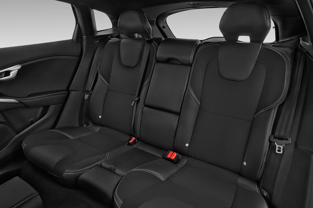 Volvo V40 (Baujahr 2018) R-Design 5 Türen Rücksitze
