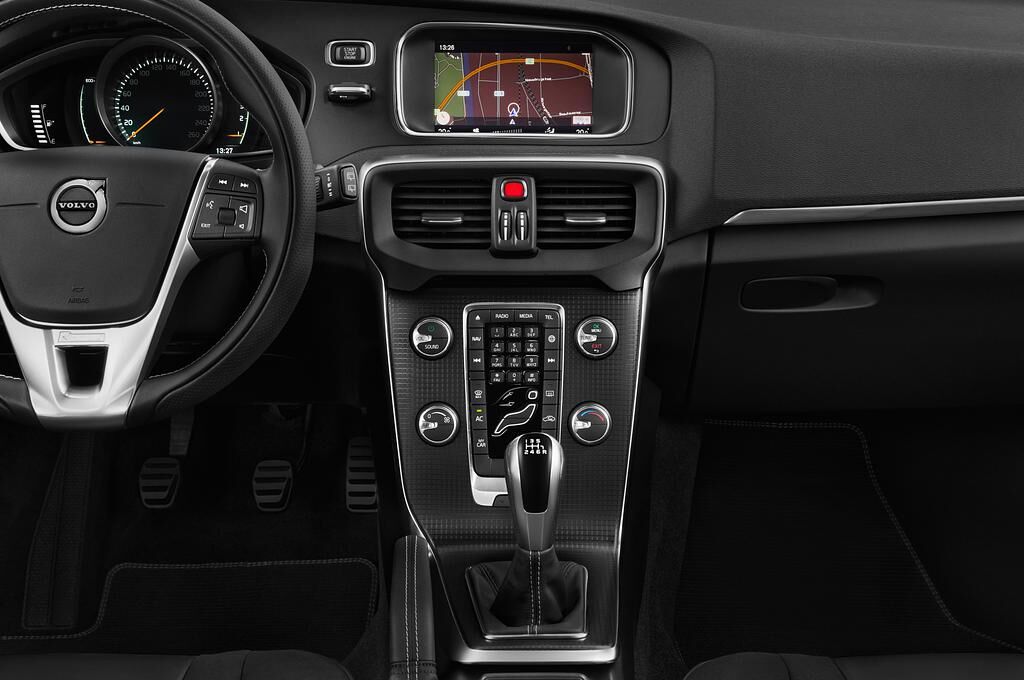 Volvo V40 (Baujahr 2018) R-Design 5 Türen Mittelkonsole
