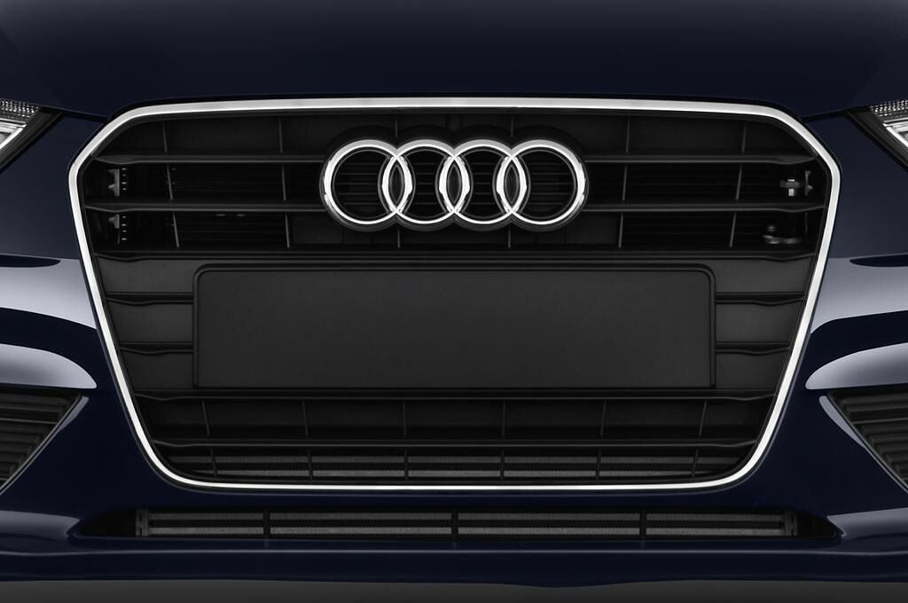 Audi A4 (Baujahr 2013) Ambition 4 Türen Kühlergrill und Scheinwerfer
