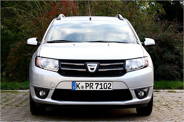 Hinter dem Kühlergrill verbirgt sich ein neuer Dreizylinder-Turbobenziner mit 90 PS